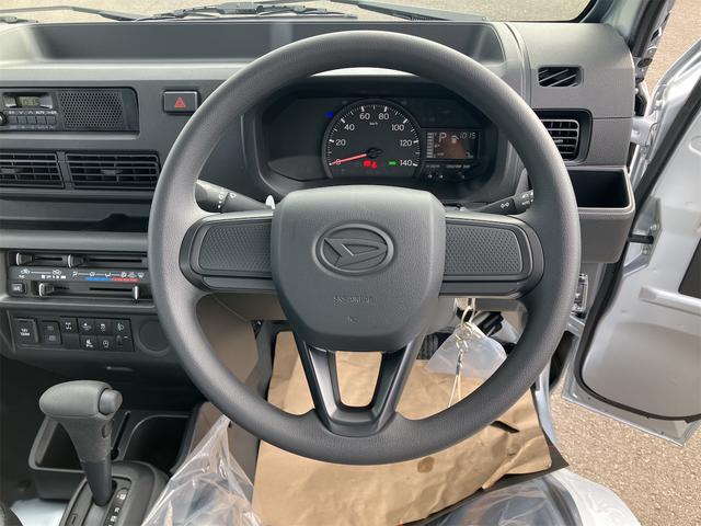 ハイゼットトラック ローダンプ　届出済未使用車　エアコン　パワーステアリング　ＡＭ／ＦＭラジオ　スマートアシスト　ＬＥＤ大型荷台作業灯　スーパーデフロック　電動モーター式ダンプ　コーナーセンサー　電子制御式４ＷＤ　ＣＶＴ（12枚目）