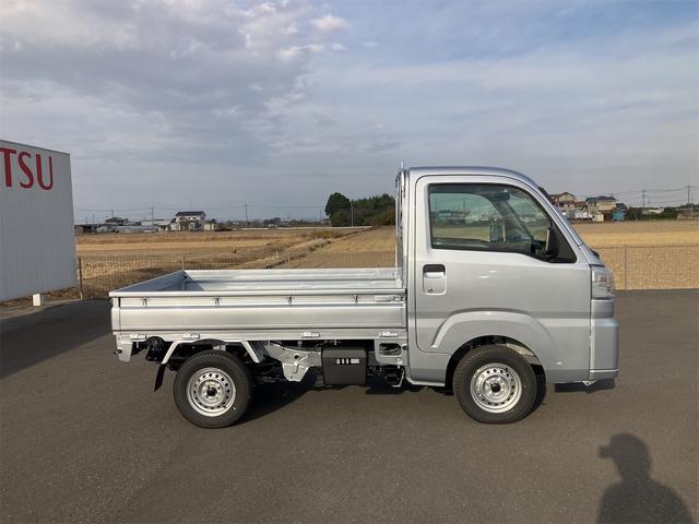 ハイゼットトラック スタンダード　農用スペシャルＳＡＩＩＩｔ　届出済未使用車　エアコン　パワーステアリング　ＡＭ／ＦＭラジオ　ＬＥＤ大型荷台作業灯　リア４枚リーフスプリング　スーパーデフロック　スーパーＵＶカットガラス　コーナーセンサー　ＣＶＴ　４ＷＤ（4枚目）
