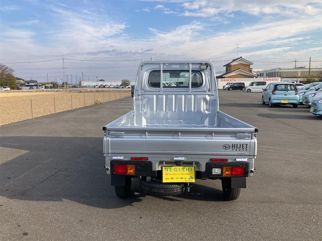 ハイゼットトラック スタンダード　農用スペシャルＳＡＩＩＩｔ　届出済未使用車　エアコン　パワーステアリング　ＡＭ／ＦＭラジオ　ＬＥＤ大型荷台作業灯　リア４枚リーフスプリング　スーパーデフロック　スーパーＵＶカットガラス　コーナーセンサー　ＣＶＴ　４ＷＤ（6枚目）