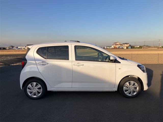 ミライース Ｘ　ＳＡＩＩＩ　届出済未使用車　純正ナビ　バックカメラ　キーレス　セキュリティーアラーム　クリアランスソナー　アイドリングストップ　プライバシーガラス　ＬＥＤヘッドライト　電動格納ドアミラー　スマートアシスト（4枚目）