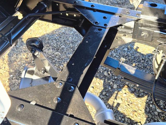 エルフトラック 　平成１８年式　標準　低床　ダンプ　ＰＢ－ＮＫＲ８１ＡＤ　４ＨＬ１　１２８ＰＳ　最大積載量３０００ｋｇ　車輌総重量６０２５ｋｇ　５ＭＴ　ＡＣ　ＰＳ　ＰＷ　ＡＢＳ　エアバッグ　左電動格納ミラー（7枚目）