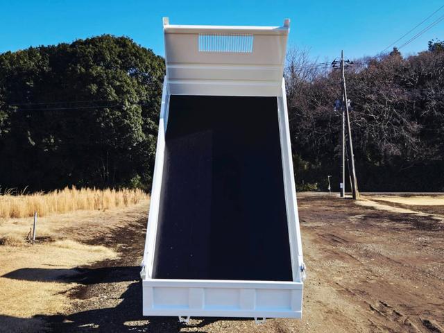 エルフトラック 　平成１８年式　標準　低床　ダンプ　ＰＢ－ＮＫＲ８１ＡＤ　４ＨＬ１　１２８ＰＳ　最大積載量３０００ｋｇ　車輌総重量６０２５ｋｇ　５ＭＴ　ＡＣ　ＰＳ　ＰＷ　ＡＢＳ　エアバッグ　左電動格納ミラー（29枚目）