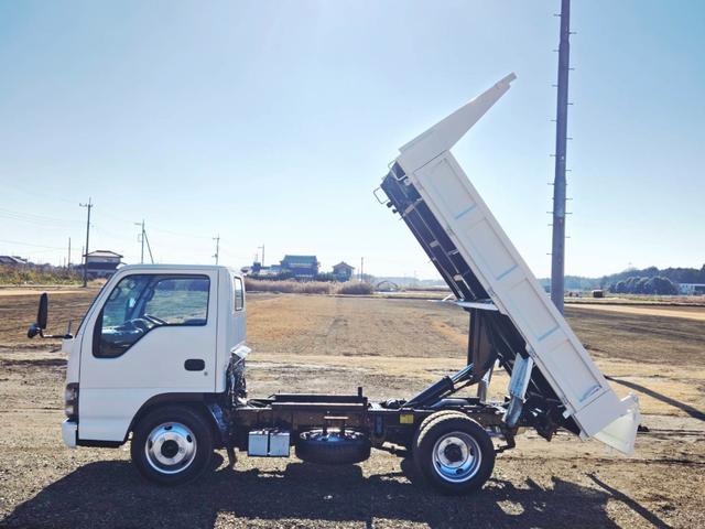 エルフトラック 　平成１８年式　標準　低床　ダンプ　ＰＢ－ＮＫＲ８１ＡＤ　４ＨＬ１　１２８ＰＳ　最大積載量３０００ｋｇ　車輌総重量６０２５ｋｇ　５ＭＴ　ＡＣ　ＰＳ　ＰＷ　ＡＢＳ　エアバッグ　左電動格納ミラー（30枚目）