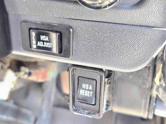 エルフトラック 　平成１８年式　標準　低床　ダンプ　ＰＢ－ＮＫＲ８１ＡＤ　４ＨＬ１　１２８ＰＳ　最大積載量３０００ｋｇ　車輌総重量６０２５ｋｇ　５ＭＴ　ＡＣ　ＰＳ　ＰＷ　ＡＢＳ　エアバッグ　左電動格納ミラー（35枚目）