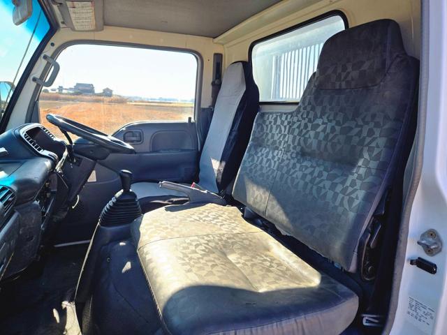 エルフトラック 　平成１８年式　標準　低床　ダンプ　ＰＢ－ＮＫＲ８１ＡＤ　４ＨＬ１　１２８ＰＳ　最大積載量３０００ｋｇ　車輌総重量６０２５ｋｇ　５ＭＴ　ＡＣ　ＰＳ　ＰＷ　ＡＢＳ　エアバッグ　左電動格納ミラー（40枚目）