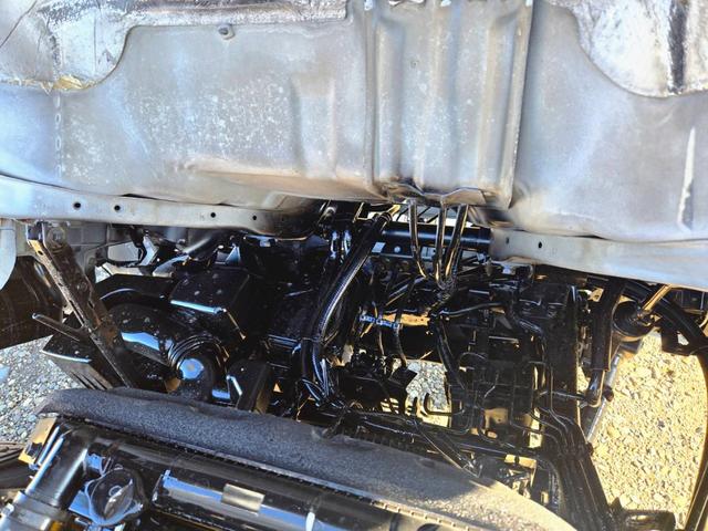 エルフトラック 　平成１８年式　標準　低床　ダンプ　ＰＢ－ＮＫＲ８１ＡＤ　４ＨＬ１　１２８ＰＳ　最大積載量３０００ｋｇ　車輌総重量６０２５ｋｇ　５ＭＴ　ＡＣ　ＰＳ　ＰＷ　ＡＢＳ　エアバッグ　左電動格納ミラー（45枚目）