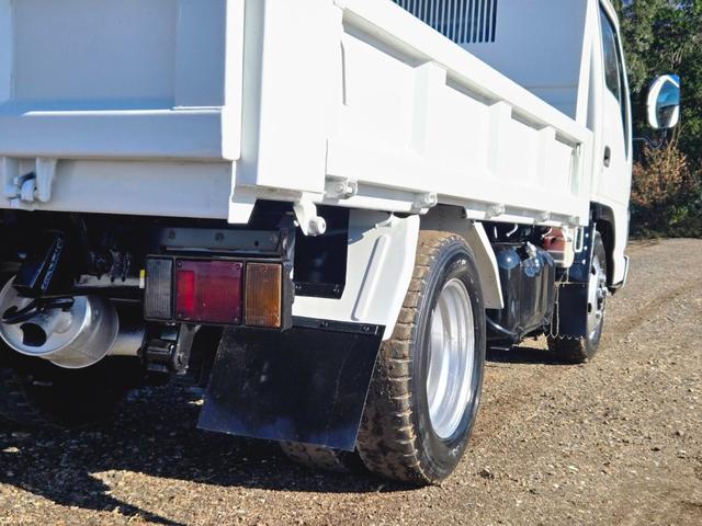 エルフトラック 　平成１８年式　標準　低床　ダンプ　ＰＢ－ＮＫＲ８１ＡＤ　４ＨＬ１　１２８ＰＳ　最大積載量３０００ｋｇ　車輌総重量６０２５ｋｇ　５ＭＴ　ＡＣ　ＰＳ　ＰＷ　ＡＢＳ　エアバッグ　左電動格納ミラー（56枚目）