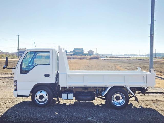 エルフトラック 　平成１８年式　標準　低床　ダンプ　ＰＢ－ＮＫＲ８１ＡＤ　４ＨＬ１　１２８ＰＳ　最大積載量３０００ｋｇ　車輌総重量６０２５ｋｇ　５ＭＴ　ＡＣ　ＰＳ　ＰＷ　ＡＢＳ　エアバッグ　左電動格納ミラー（76枚目）