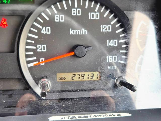 フォワード 　平成２５年式　タダノ　３段クレーン　新明和　アームロール　脱着装置付コンテナ専用車　最大積載量２７５０ｋｇ　ラジコン　ＣＣＡ４－４０　ツインホイスト　ＴＫＧ－ＦＲＲ９０Ｓ２　車輌総重量７９８０ｋｇ（15枚目）