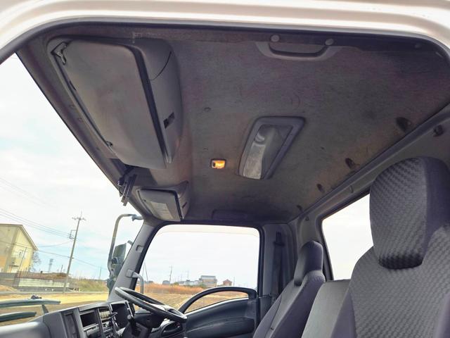 フォワード 　平成２５年式　タダノ　３段クレーン　新明和　アームロール　脱着装置付コンテナ専用車　最大積載量２７５０ｋｇ　ラジコン　ＣＣＡ４－４０　ツインホイスト　ＴＫＧ－ＦＲＲ９０Ｓ２　車輌総重量７９８０ｋｇ（24枚目）