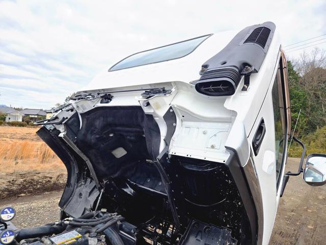 フォワード 　平成２５年式　タダノ　３段クレーン　新明和　アームロール　脱着装置付コンテナ専用車　最大積載量２７５０ｋｇ　ラジコン　ＣＣＡ４－４０　ツインホイスト　ＴＫＧ－ＦＲＲ９０Ｓ２　車輌総重量７９８０ｋｇ（27枚目）