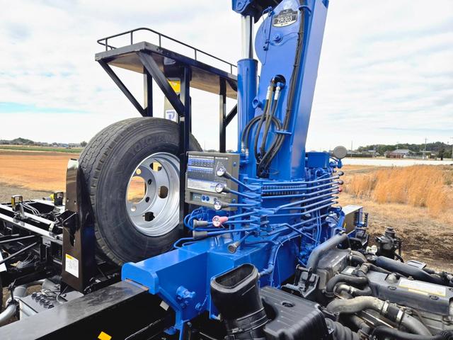 フォワード 　平成２５年式　タダノ　３段クレーン　新明和　アームロール　脱着装置付コンテナ専用車　最大積載量２７５０ｋｇ　ラジコン　ＣＣＡ４－４０　ツインホイスト　ＴＫＧ－ＦＲＲ９０Ｓ２　車輌総重量７９８０ｋｇ（28枚目）