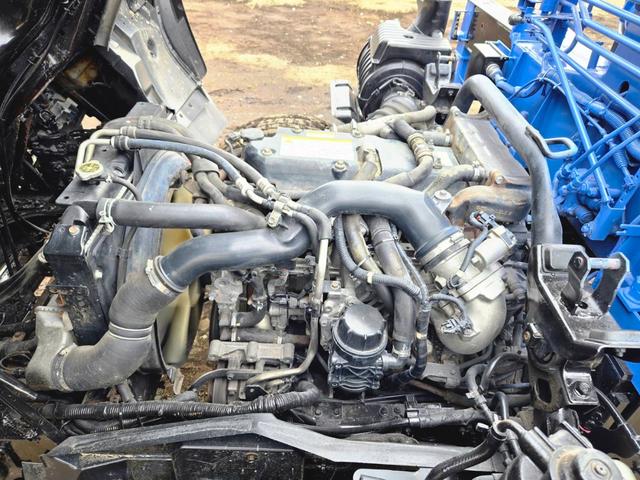 フォワード 　平成２５年式　タダノ　３段クレーン　新明和　アームロール　脱着装置付コンテナ専用車　最大積載量２７５０ｋｇ　ラジコン　ＣＣＡ４－４０　ツインホイスト　ＴＫＧ－ＦＲＲ９０Ｓ２　車輌総重量７９８０ｋｇ（32枚目）