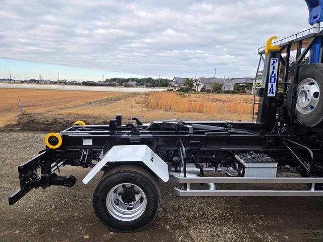 フォワード 　平成２５年式　タダノ　３段クレーン　新明和　アームロール　脱着装置付コンテナ専用車　最大積載量２７５０ｋｇ　ラジコン　ＣＣＡ４－４０　ツインホイスト　ＴＫＧ－ＦＲＲ９０Ｓ２　車輌総重量７９８０ｋｇ（39枚目）