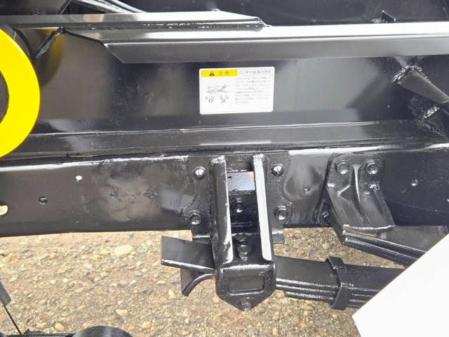 フォワード 　平成２５年式　タダノ　３段クレーン　新明和　アームロール　脱着装置付コンテナ専用車　最大積載量２７５０ｋｇ　ラジコン　ＣＣＡ４－４０　ツインホイスト　ＴＫＧ－ＦＲＲ９０Ｓ２　車輌総重量７９８０ｋｇ（51枚目）