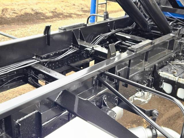 フォワード 　平成２５年式　タダノ　３段クレーン　新明和　アームロール　脱着装置付コンテナ専用車　最大積載量２７５０ｋｇ　ラジコン　ＣＣＡ４－４０　ツインホイスト　ＴＫＧ－ＦＲＲ９０Ｓ２　車輌総重量７９８０ｋｇ（71枚目）