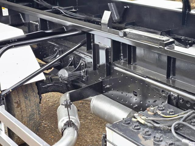 フォワード 　平成２５年式　タダノ　３段クレーン　新明和　アームロール　脱着装置付コンテナ専用車　最大積載量２７５０ｋｇ　ラジコン　ＣＣＡ４－４０　ツインホイスト　ＴＫＧ－ＦＲＲ９０Ｓ２　車輌総重量７９８０ｋｇ（74枚目）