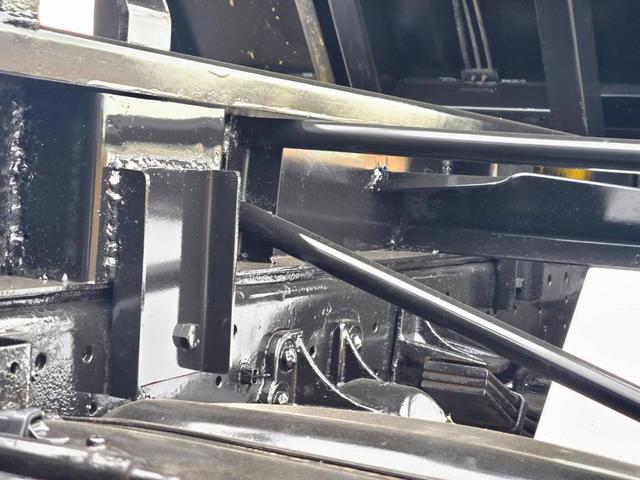 フォワード 　平成２５年式　タダノ　３段クレーン　新明和　アームロール　脱着装置付コンテナ専用車　最大積載量２７５０ｋｇ　ラジコン　ＣＣＡ４－４０　ツインホイスト　ＴＫＧ－ＦＲＲ９０Ｓ２　車輌総重量７９８０ｋｇ（75枚目）