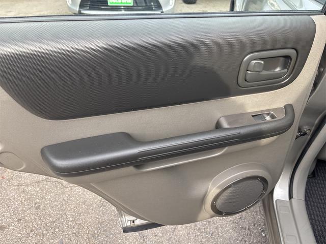 エクストレイル S 5速MT 切替式4WD フルオリジナル 素ガラス 禁煙車 防水カプロンシート リアフラット ドアバイザー 電格ドアミラー 純正ナビ キーレス ラゲッジマット カーゴネット 100V電源(17枚目)