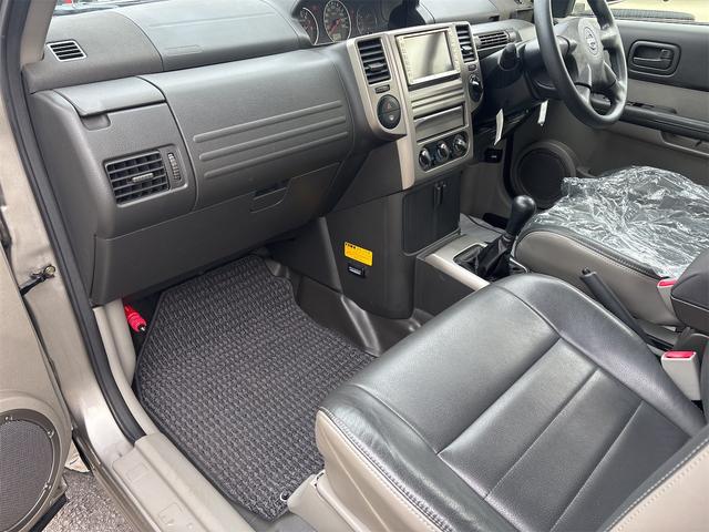 エクストレイル S 5速MT 切替式4WD フルオリジナル 素ガラス 禁煙車 防水カプロンシート リアフラット ドアバイザー 電格ドアミラー 純正ナビ キーレス ラゲッジマット カーゴネット 100V電源(22枚目)