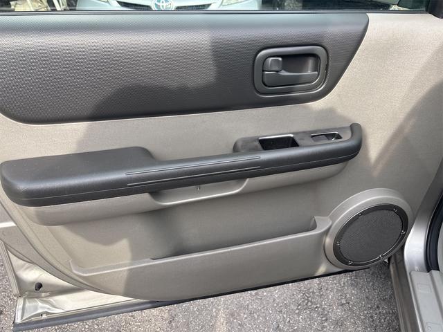 エクストレイル S 5速MT 切替式4WD フルオリジナル 素ガラス 禁煙車 防水カプロンシート リアフラット ドアバイザー 電格ドアミラー 純正ナビ キーレス ラゲッジマット カーゴネット 100V電源(23枚目)