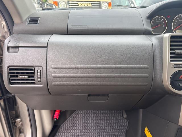 エクストレイル S 5速MT 切替式4WD フルオリジナル 素ガラス 禁煙車 防水カプロンシート リアフラット ドアバイザー 電格ドアミラー 純正ナビ キーレス ラゲッジマット カーゴネット 100V電源(25枚目)