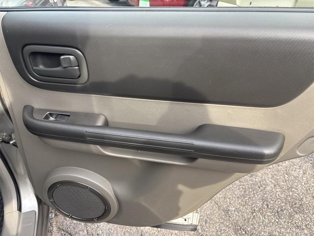 エクストレイル S 5速MT 切替式4WD フルオリジナル 素ガラス 禁煙車 防水カプロンシート リアフラット ドアバイザー 電格ドアミラー 純正ナビ キーレス ラゲッジマット カーゴネット 100V電源(33枚目)