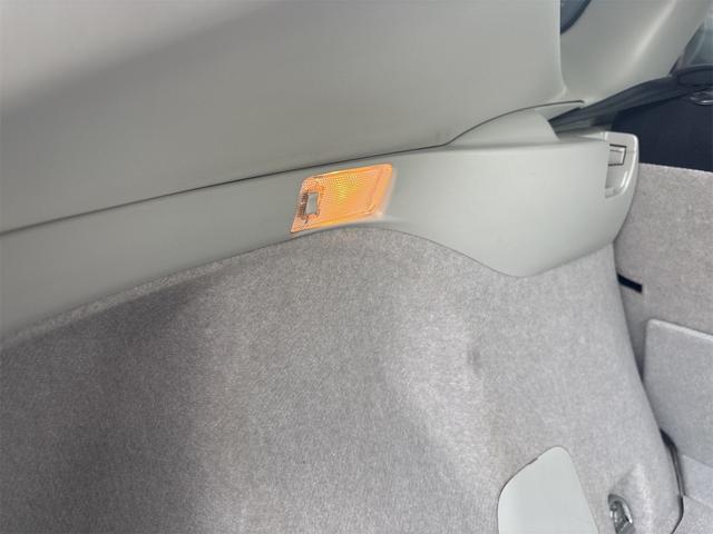 プリウス Ｌ　後期型　スマートキー　純正ＨＤＤナビ　フルセグＴＶ　サイドエアバッグ　カーテンエアバッグ　スペアタイヤ　リアガラスフィルム施工　車検２年付　内外装クリーニング実施済　ドアバイザー　電格ドアミラー（17枚目）