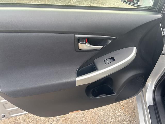 プリウス Ｌ　後期型　スマートキー　純正ＨＤＤナビ　フルセグＴＶ　サイドエアバッグ　カーテンエアバッグ　スペアタイヤ　リアガラスフィルム施工　車検２年付　内外装クリーニング実施済　ドアバイザー　電格ドアミラー（22枚目）