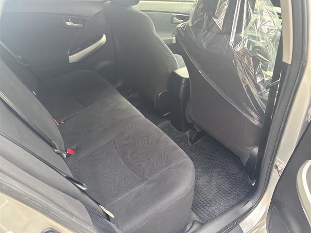 プリウス Ｌ　後期型　スマートキー　純正ＨＤＤナビ　フルセグＴＶ　サイドエアバッグ　カーテンエアバッグ　スペアタイヤ　リアガラスフィルム施工　車検２年付　内外装クリーニング実施済　ドアバイザー　電格ドアミラー（24枚目）