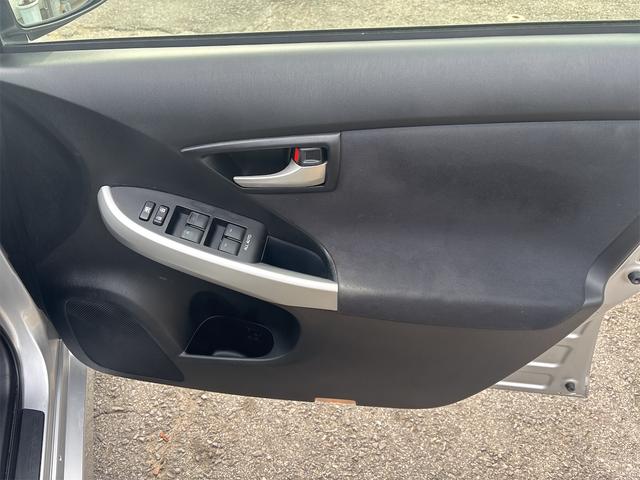 プリウス Ｌ　後期型　スマートキー　純正ＨＤＤナビ　フルセグＴＶ　サイドエアバッグ　カーテンエアバッグ　スペアタイヤ　リアガラスフィルム施工　車検２年付　内外装クリーニング実施済　ドアバイザー　電格ドアミラー（28枚目）