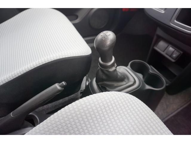 アルト Ｆ　５速マニュアル　４ＷＤ　エアコン　パワステ　パワーウインドウ　ＡＢＳ　エアバック　キーレス（16枚目）