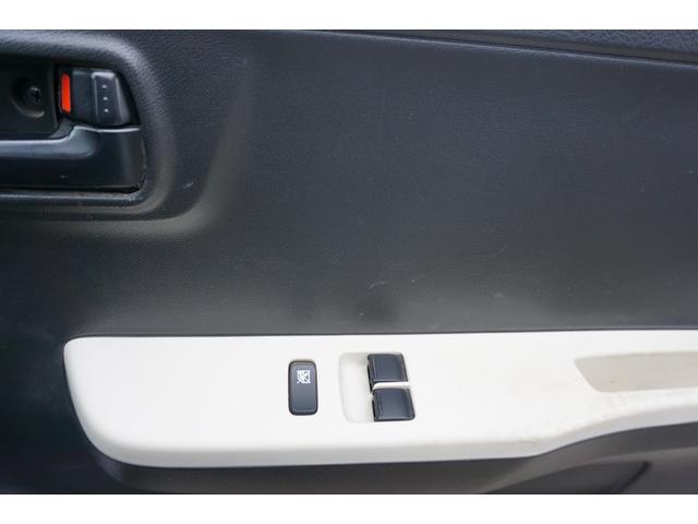 アルト Ｆ　５速マニュアル　４ＷＤ　エアコン　パワステ　パワーウインドウ　ＡＢＳ　エアバック　キーレス（18枚目）