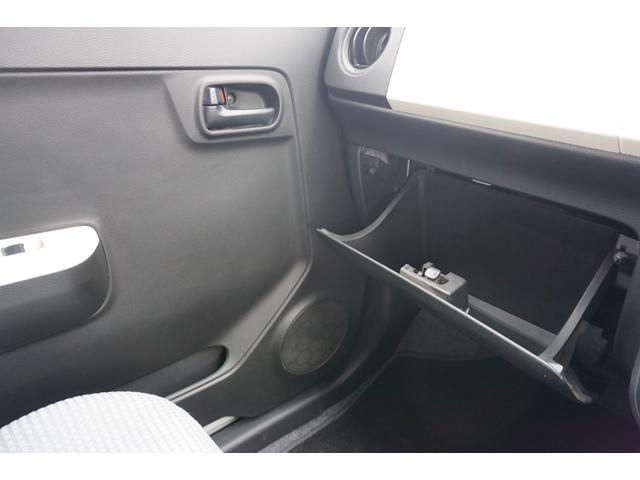 アルト Ｆ　５速マニュアル　４ＷＤ　エアコン　パワステ　パワーウインドウ　ＡＢＳ　エアバック　キーレス（19枚目）