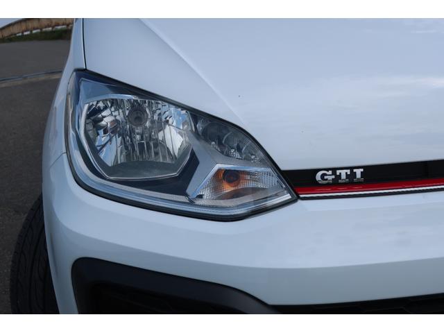 アップ！ アップ！ＧＴＩ　６速マニュアル限定車　１０００ｃｃ３気筒ツインカムターボＴＳＩエンジン　１１６馬力　アイドリングストップ　パークディスタンスコントロール　アンビエントライト　シートヒーター　チェック柄シート（4枚目）