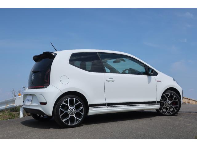 アップ！ アップ！ＧＴＩ　６速マニュアル限定車　１０００ｃｃ３気筒ツインカムターボＴＳＩエンジン　１１６馬力　アイドリングストップ　パークディスタンスコントロール　アンビエントライト　シートヒーター　チェック柄シート（17枚目）