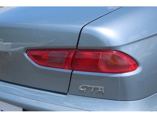 アルファ１５６ ＧＴＡ　３．２　Ｖ６　２４Ｖ　６速マニュアル　タイミングベルト一式交換済み　純正１７インチアルミ　ミシュランパイロットスポーツ４　コニーショック　アーキュレーマフラーフロントパイプ　フロントスポイラー　ストラットタワーバー（18枚目）