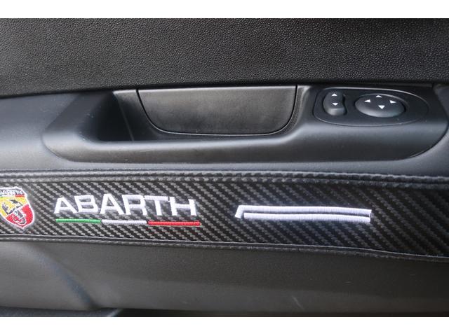 アバルト５９５ コンペティツィオーネ　５速マニュアル　左ハンドル　カーボンパーツ　スリーハンドレッド製足廻り（純正付属）　ＡＳＳＯアルミ　レコルトモンッアマフラー　社外テールエンドパイプサベルト製シート　ローダウンシートレール（純正付属）（32枚目）