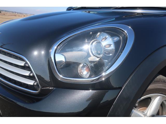 ＭＩＮＩ クーパーＤ　クロスオーバー　ツインカム・ディーゼルターボ１１２馬力　６速ＡＴ　ディスチャージヘッドライト　社外ナビ・ＴＶ・バックカメラ　レザーステアリング　ダイナミックスタビリティコントロール　ブレーキアシスト（4枚目）