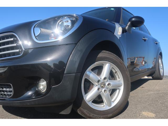 ＭＩＮＩ クーパーＤ　クロスオーバー　ツインカム・ディーゼルターボ１１２馬力　６速ＡＴ　ディスチャージヘッドライト　社外ナビ・ＴＶ・バックカメラ　レザーステアリング　ダイナミックスタビリティコントロール　ブレーキアシスト（12枚目）