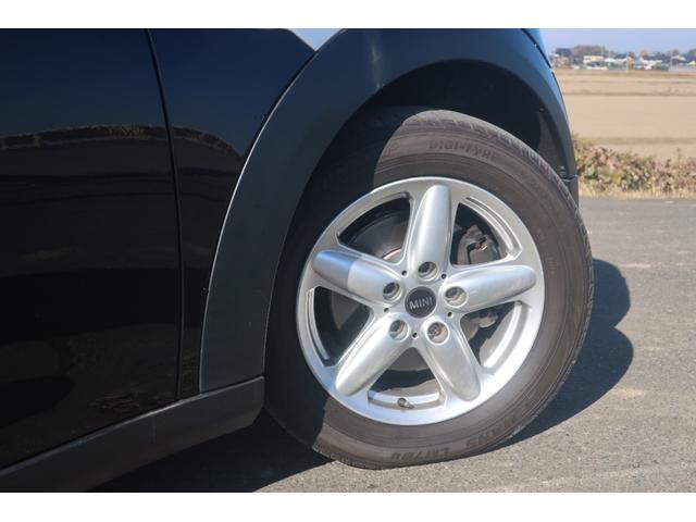 ＭＩＮＩ クーパーＤ　クロスオーバー　ツインカム・ディーゼルターボ１１２馬力　６速ＡＴ　ディスチャージヘッドライト　社外ナビ・ＴＶ・バックカメラ　レザーステアリング　ダイナミックスタビリティコントロール　ブレーキアシスト（20枚目）