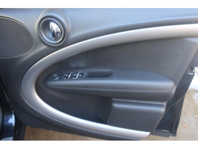 ＭＩＮＩ クーパーＤ　クロスオーバー　ツインカム・ディーゼルターボ１１２馬力　６速ＡＴ　ディスチャージヘッドライト　社外ナビ・ＴＶ・バックカメラ　レザーステアリング　ダイナミックスタビリティコントロール　ブレーキアシスト（30枚目）