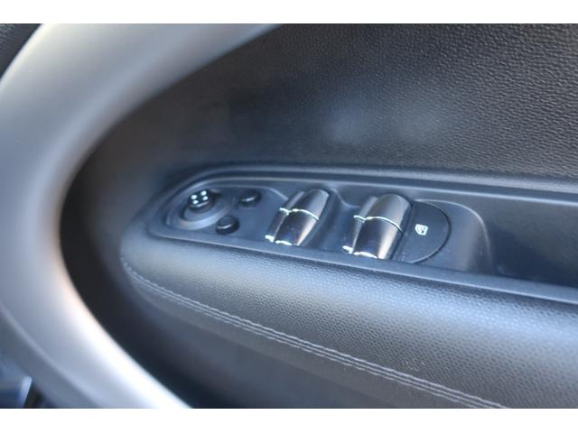 ＭＩＮＩ クーパーＤ　クロスオーバー　ツインカム・ディーゼルターボ１１２馬力　６速ＡＴ　ディスチャージヘッドライト　社外ナビ・ＴＶ・バックカメラ　レザーステアリング　ダイナミックスタビリティコントロール　ブレーキアシスト（31枚目）