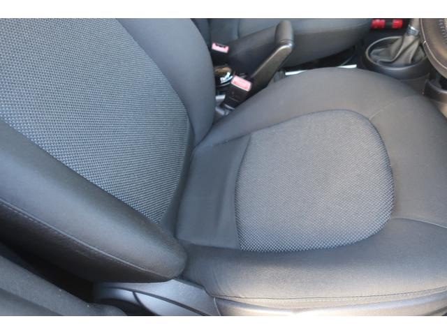 ＭＩＮＩ クーパーＤ　クロスオーバー　ツインカム・ディーゼルターボ１１２馬力　６速ＡＴ　ディスチャージヘッドライト　社外ナビ・ＴＶ・バックカメラ　レザーステアリング　ダイナミックスタビリティコントロール　ブレーキアシスト（40枚目）