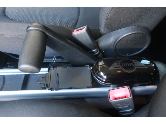 ＭＩＮＩ クーパーＤ　クロスオーバー　ツインカム・ディーゼルターボ１１２馬力　６速ＡＴ　ディスチャージヘッドライト　社外ナビ・ＴＶ・バックカメラ　レザーステアリング　ダイナミックスタビリティコントロール　ブレーキアシスト（55枚目）