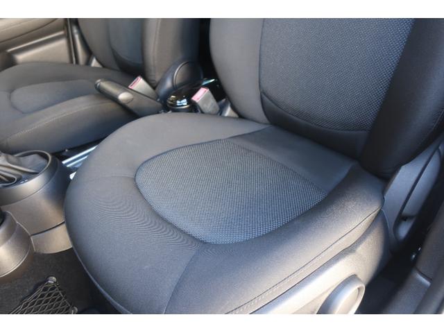 ＭＩＮＩ クーパーＤ　クロスオーバー　ツインカム・ディーゼルターボ１１２馬力　６速ＡＴ　ディスチャージヘッドライト　社外ナビ・ＴＶ・バックカメラ　レザーステアリング　ダイナミックスタビリティコントロール　ブレーキアシスト（56枚目）