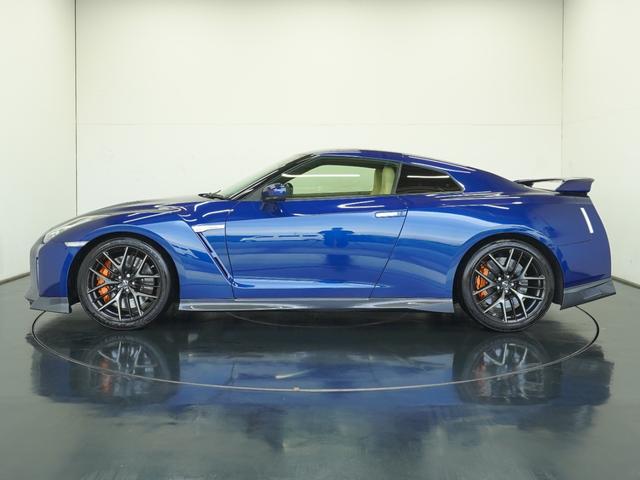 GT-R プレミアムエディション MY18 ファッショナブルインテリア(アイボリー) リヤ3面プライバシーガラス NISMOスポーツリセッティング NISMOステアリング GT-R専用フロアカーペット(プレミアムスポーツ) サッチャム(6枚目)
