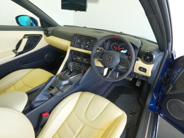 GT-R プレミアムエディション MY18 ファッショナブルインテリア(アイボリー) リヤ3面プライバシーガラス NISMOスポーツリセッティング NISMOステアリング GT-R専用フロアカーペット(プレミアムスポーツ) サッチャム(7枚目)