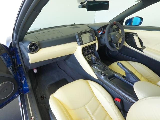 GT-R プレミアムエディション MY18 ファッショナブルインテリア(アイボリー) リヤ3面プライバシーガラス NISMOスポーツリセッティング NISMOステアリング GT-R専用フロアカーペット(プレミアムスポーツ) サッチャム(12枚目)
