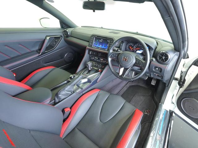 ＧＴ－Ｒ ブラックエディション　２０モデル　リア３面プライバシーガラス　デイライトキャンセルスイッチ　プレミアムスポーツマット（黒）　純正ドライブレコーダー　ＢＯＳＥサウンドシステム　サッチャム車両防盗システム（7枚目）